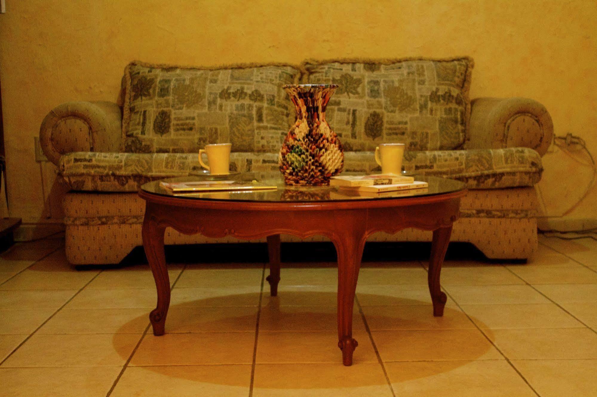 Residencia Los Angeles Bed & Breakfast Guadalajara Eksteriør bilde
